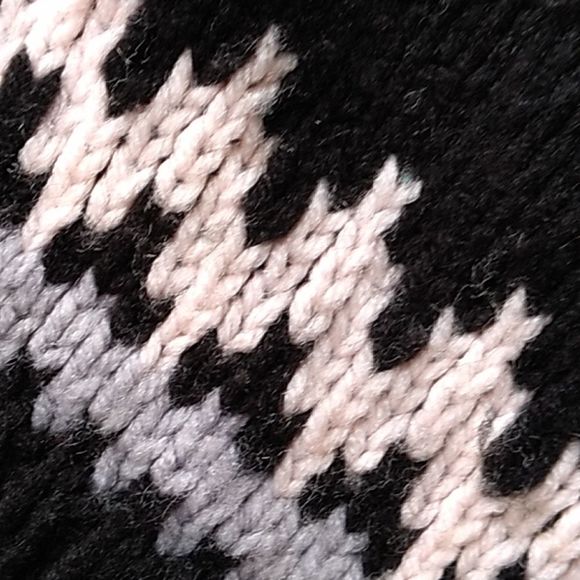 Handmade sweater Never Worn. - Picture 4 of 4